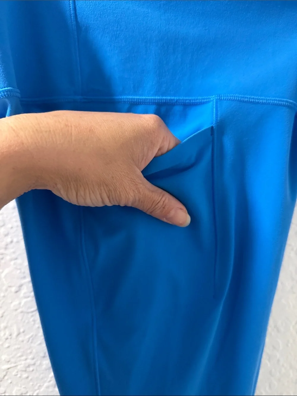 ATHLETA Bright Blue Salutation Stash 7/8 Tight with Side Pockets Size Medium